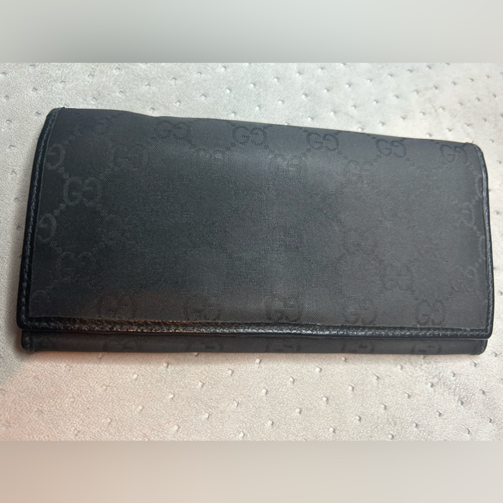 EUC Gucci canvas long wallet
